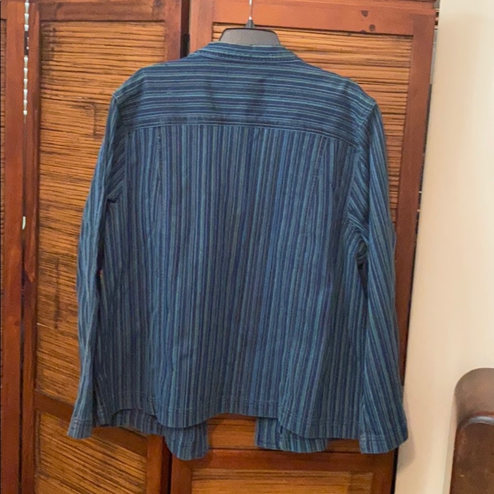 Button down jacket - Picture 2 of 3